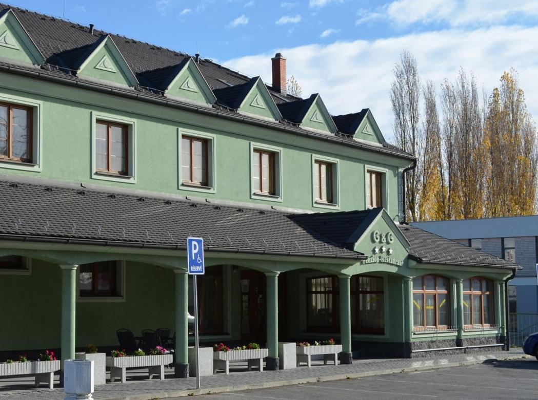 G&G Penzion Sala Bagian luar foto